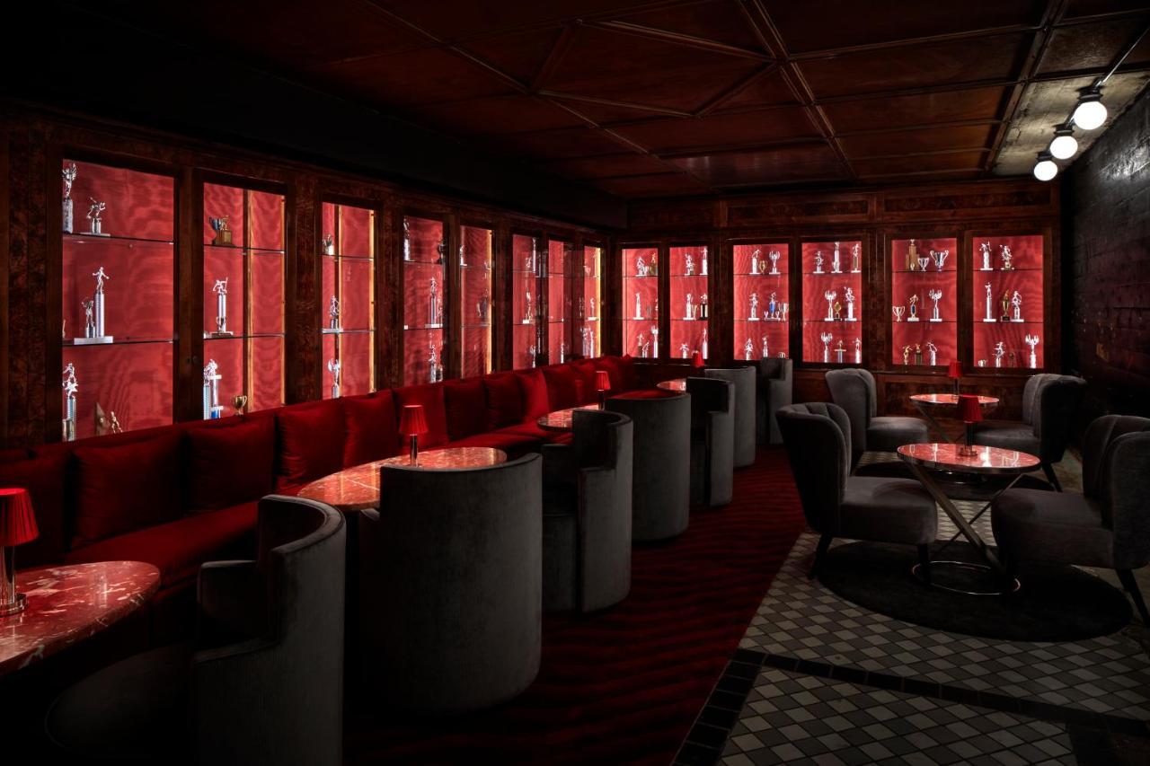 Hotel Riggs Washington Dc Esterno foto The interior of the nightclub