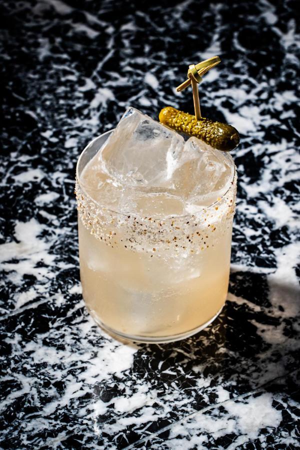 Hotel Riggs Washington Dc Esterno foto A Paloma cocktail