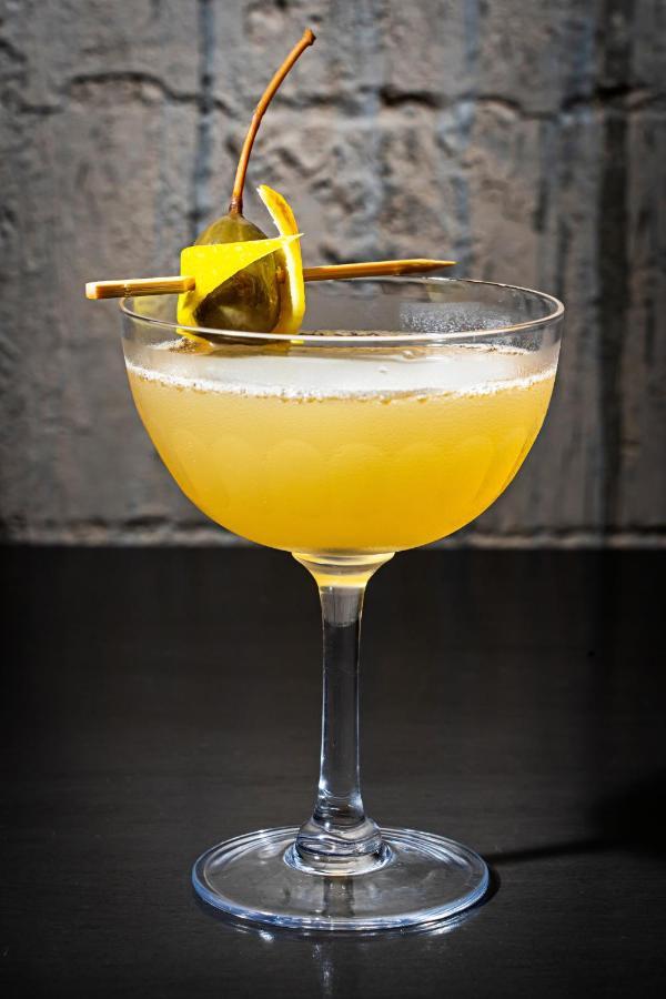 Hotel Riggs Washington Dc Esterno foto A penicillin cocktail