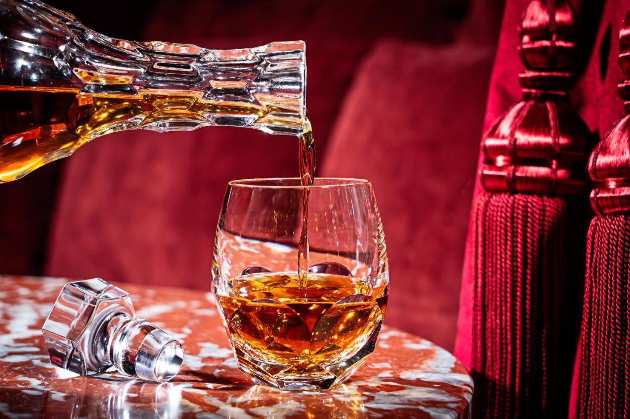 Hotel Riggs Washington Dc Esterno foto A glass of cognac