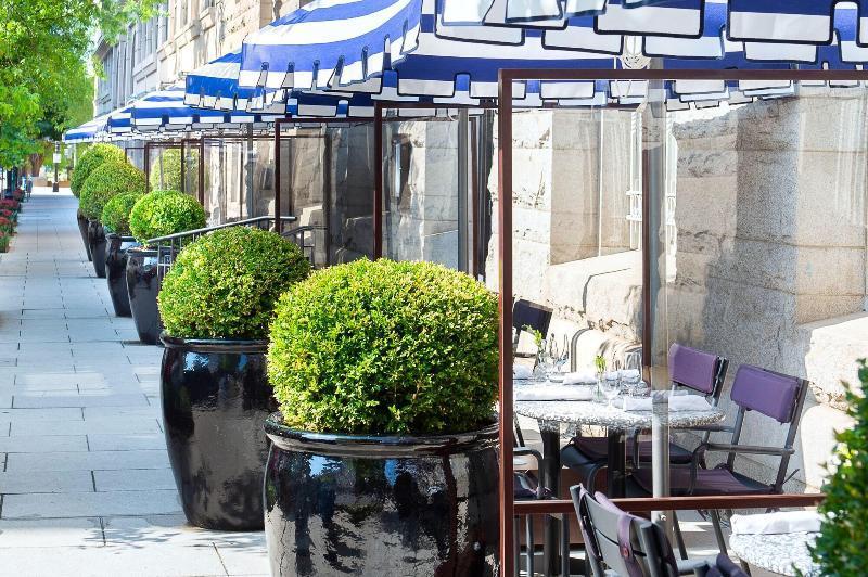Hotel Riggs Washington Dc Esterno foto The restaurant's terrace