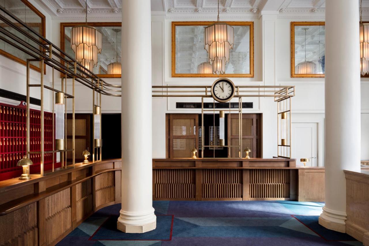 Hotel Riggs Washington Dc Esterno foto The hotel's lobby