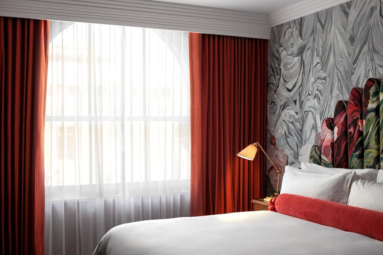 Hotel Riggs Washington Dc Esterno foto A bedroom at the Hotel